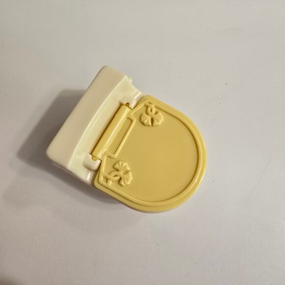 Fisher-Price Loving Family Dollhouse Furniture Bathroom Toilet Cream Yellow EUC - Picture 5 of 5